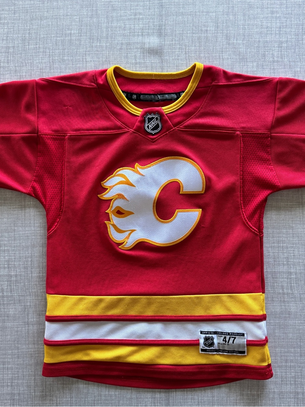 NHL Calgary Flames Jersey Youth 4/7 Red Yellow + White Flaming C Logo